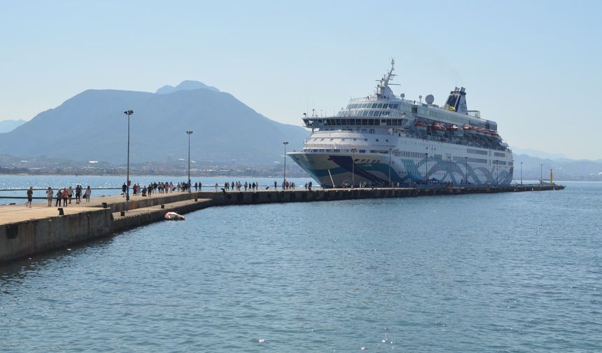 İsrailli turistler Alanya’ya ikinci kez denizden geldi
