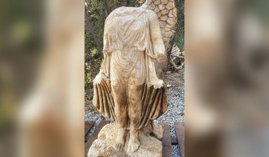 Alanya'da 1800 yıllık heykel ortaya çıkarıldı