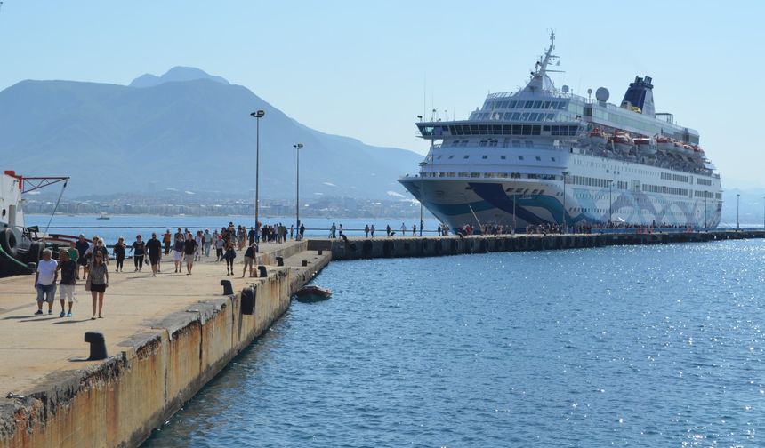 İsrailli turistler Alanya’ya dördüncü kez denizden geldi