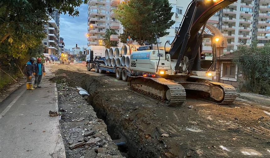 Alanya Belediyesi 7/24, yağmur çamur demeden çalışmalarında hız kesmiyor