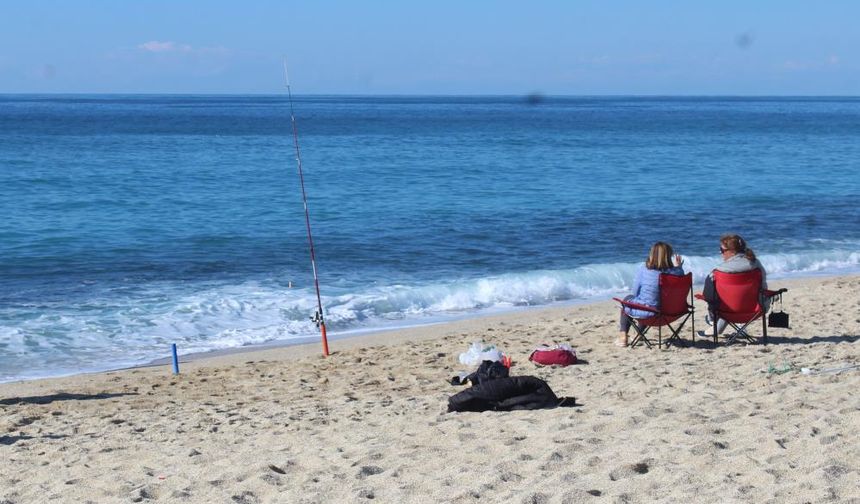 Eksi 20'den gelen turistler Alanya'da deniz keyfi yaşadı