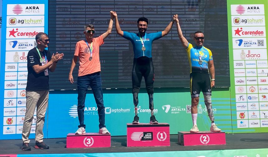 Corendon Alanyaspor bisiklet takımı 3 madalya kazandı