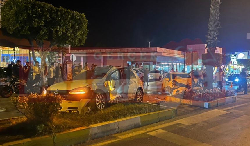 Alanya’da iki otomobil çarpıştı: 2 yaralı