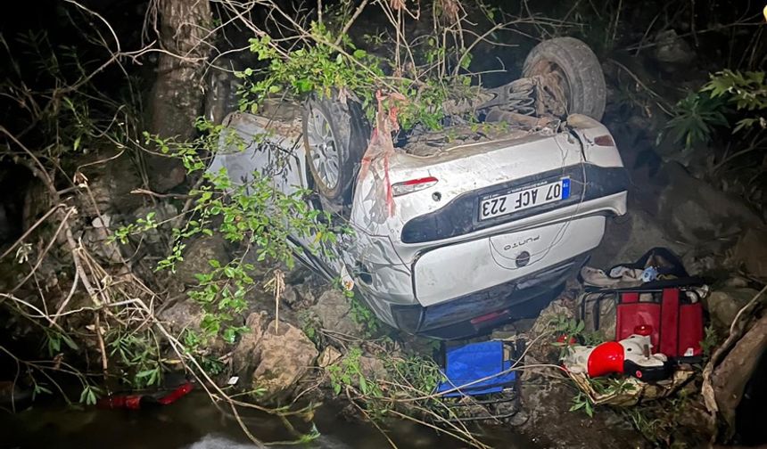 Alanya’da otomobil uçuruma yuvarlandı: 4 yaralı
