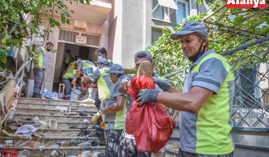 Evden çıkanlar şok etti: Tam 6 kamyon dolusu