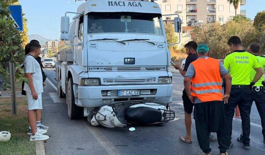 Gazipaşa'da tanker ile motosiklet çarpıştı: 2 yaralı