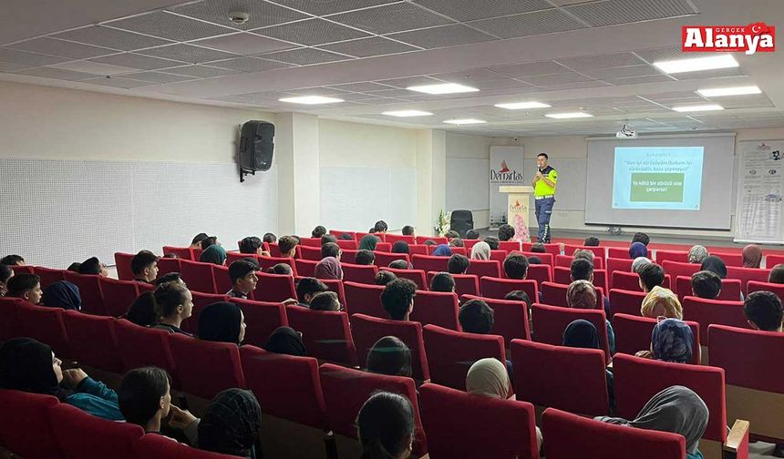 Alanya’da jandarmadan yarının büyüklerine trafik eğitimi