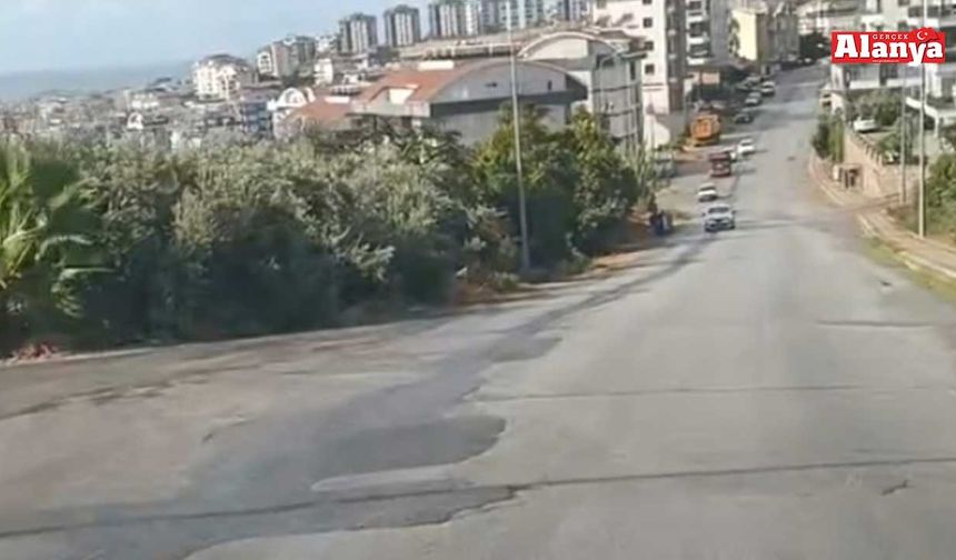 Çıplaklı’daki yol isyan ettirdi