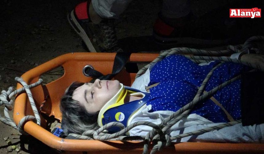 4 metrelik inşaat çukuruna düşen turist itfaiye tarafından kurtarıldı