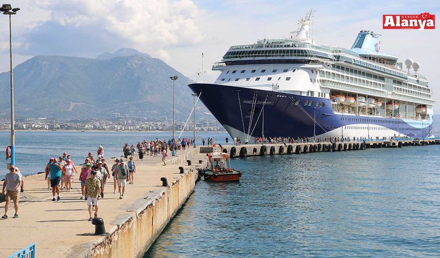 İngilizler Alanya'ya denizden geldi