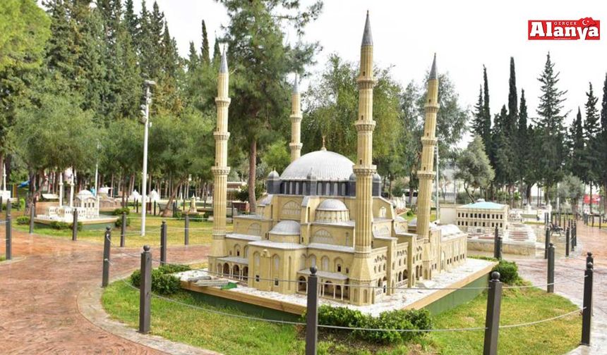 81 ildeki eserler minyatürleriyle sergileniyor