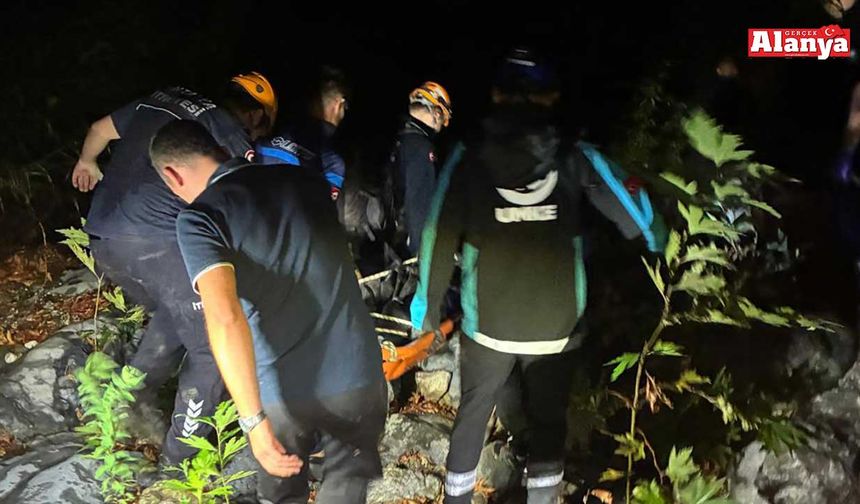 Alanya'da uçuruma yuvarlanan otomobilde 1 kişi öldü, 1 kişi yaralandı