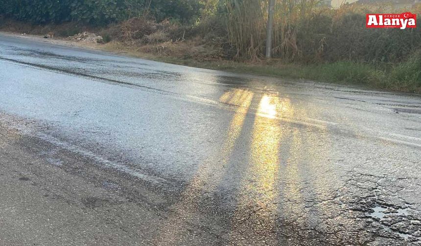 Alanya'da ıslanan yol tehlike saçıyor