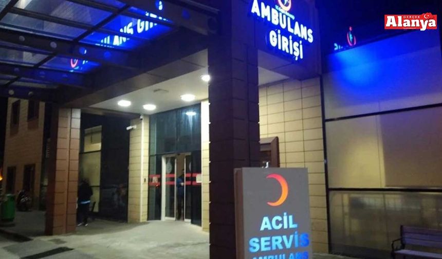 Alanya'da kamyonetin kasasından düşen adam ağır yaralandı