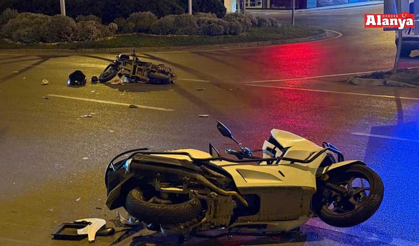 Motosiklet ve elektrikli motosiklet çarpıştı: 4 yaralı