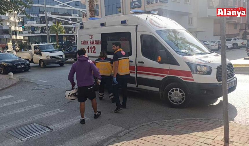 Otomobilin sağından geçmek istedi yaralandı