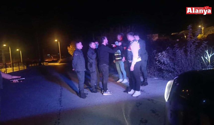 Sulama kanalına uçan sürücüyü ekipler kurtardı