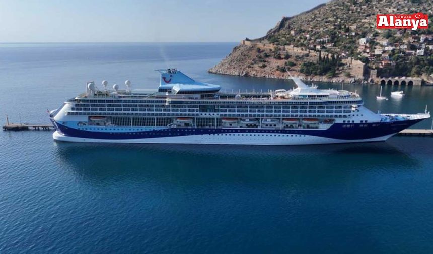 Alanya'ya  kruvaziyerle 23 bin turist geldi