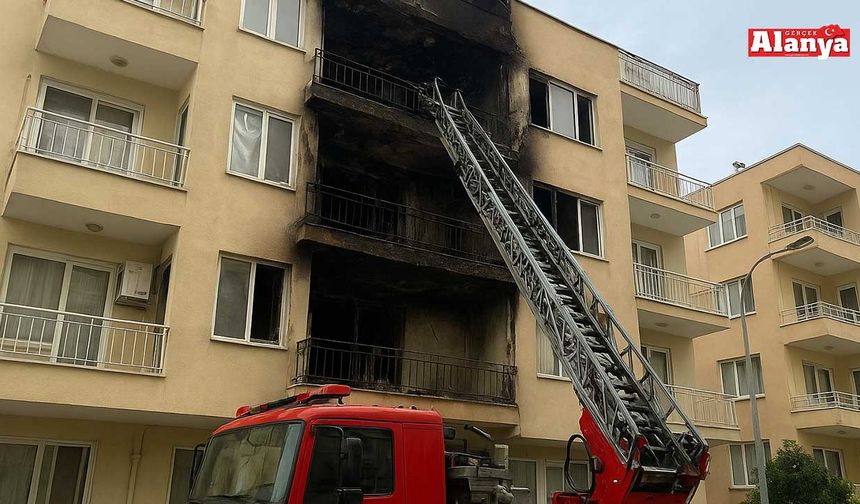Alanya'da apartman dairesinde çıkan yangın hasara neden oldu