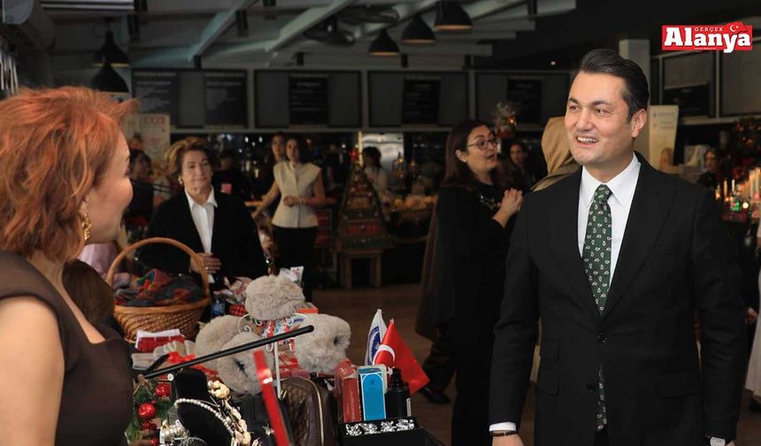 Alanya Kaymakamı Şakir Öner Öztürk ve eşi Şeyma Öztürk, Alanya Kadınları Yardımlaşma Derneği tarafından üniversite öğren