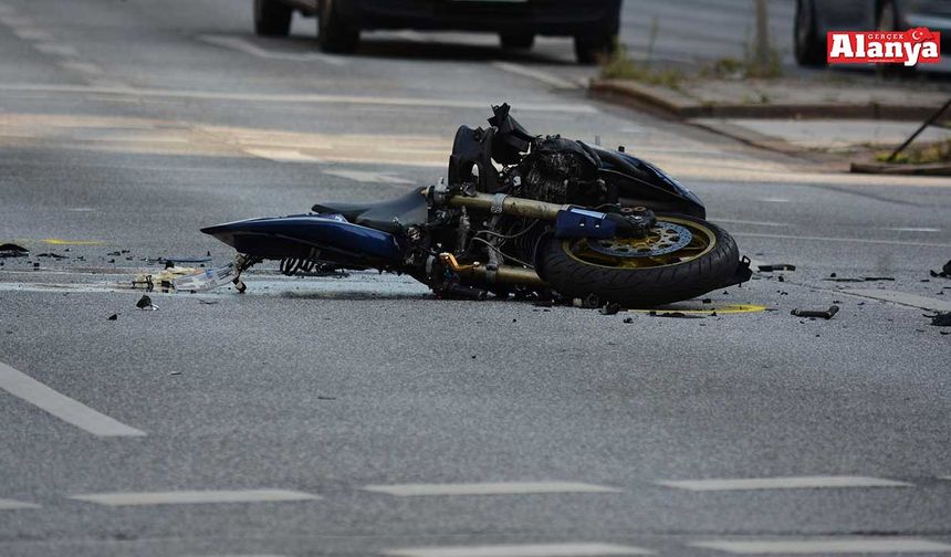 Alanya’da alkollü sürücü motosikletten düştü
