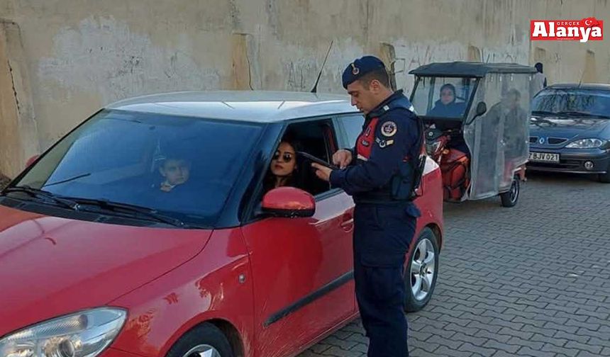 Alanya’da jandarmadan okul önü denetimi