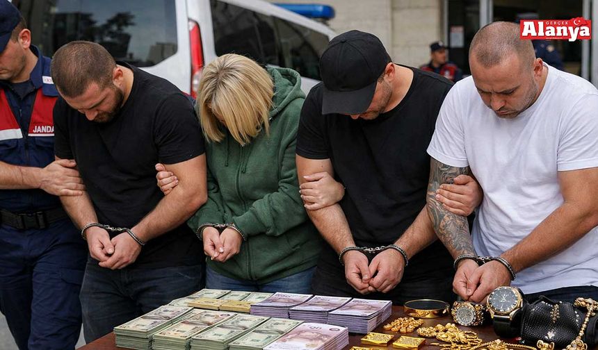 Alanya'da silah zoruyla evine girdikleri kişiyi gasp eden 4 şüpheli tutuklandı