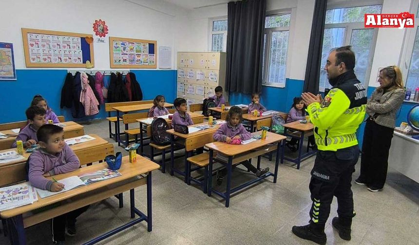 Alanya'da öğrencilere jandarmadan trafik eğitimi