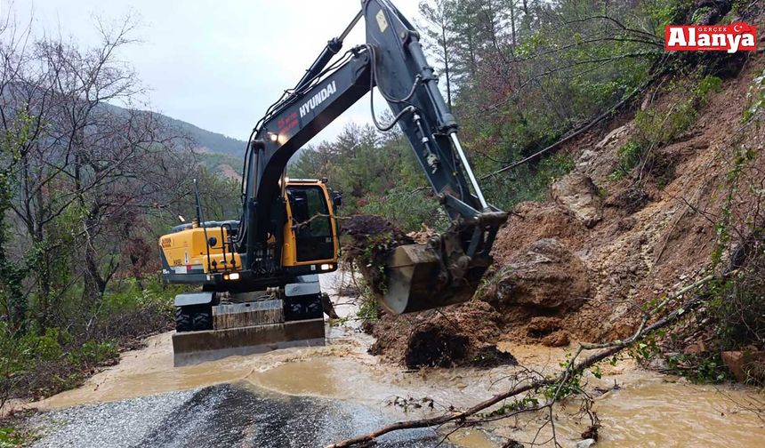 Alanya kırsalında kapanan yollar açılıyor