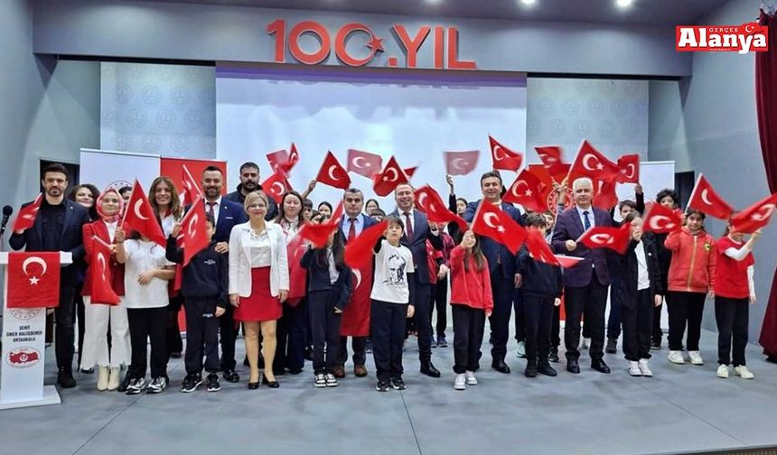 Alanya’da yeni eğitim dönemi ‘Bayrak Sevgisi’ temasıyla başladı