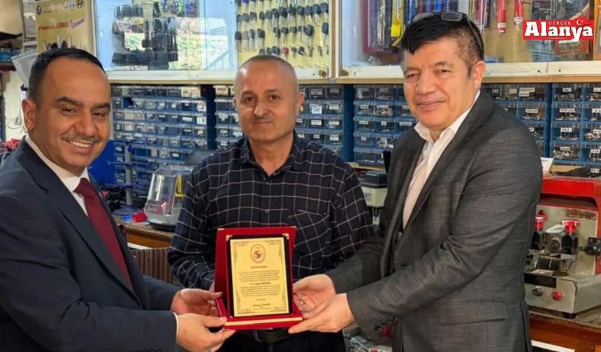 ALESO'dan vergi haftasında örnek mükelleflere plaket