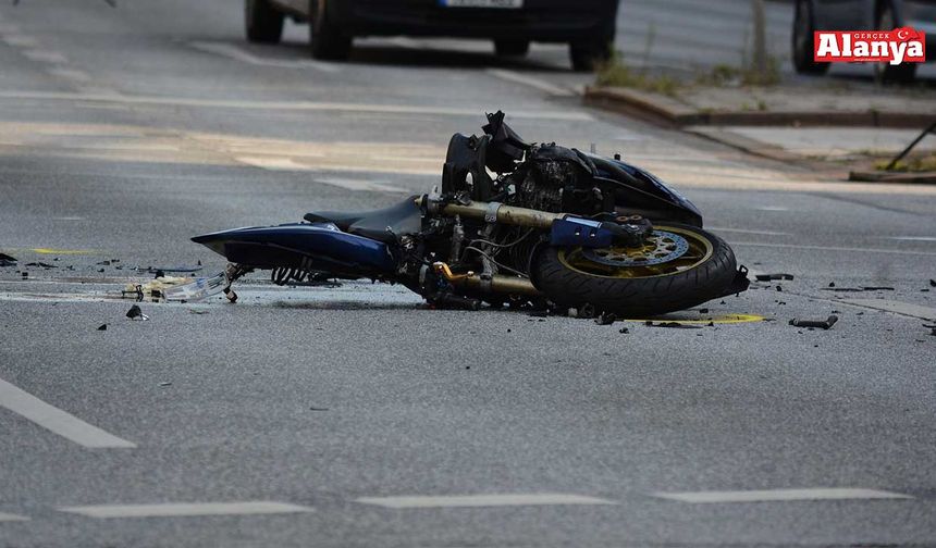 Alanya’da otomobille çarpışan motosikletin sürücüsü yaralandı