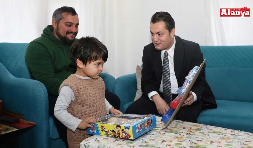 Depremzede aileye sürpriz ziyaret