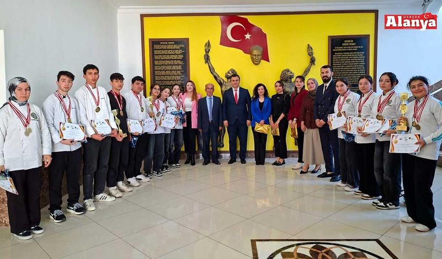 Milli Eğitim Müdürü Yılmaz, şampiyonları ağırladı