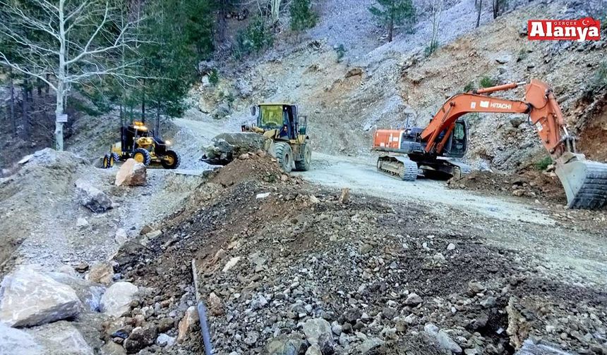 Alanya yollarında kış mesaisi sürüyor