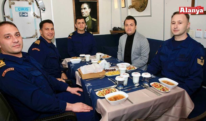 Kaymakam Öztürk Sahil Güvenlikle iftarda buluştu