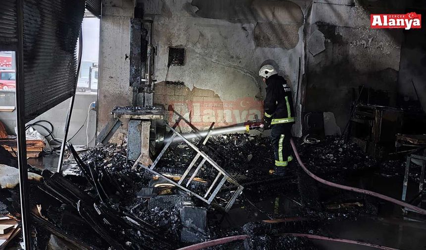Alanya’da mobilya atölyesinde yangın çıktı