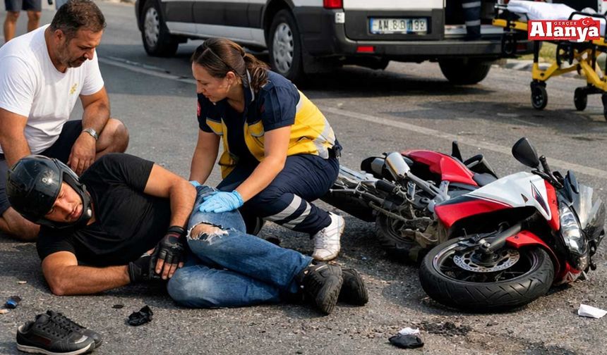 Alanya’da dikkatsiz sürücü motosikletten düştü