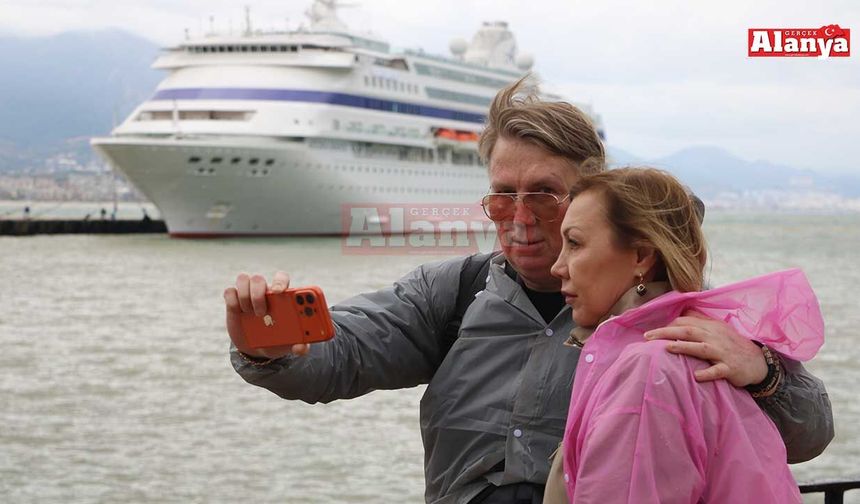 Ruslar Alanya’ya denizden geldi