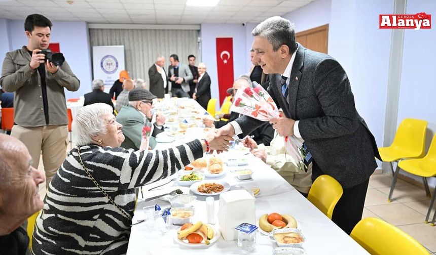 Vali Şahin, Alanya Huzurevi sakinleriyle bir araya geldi