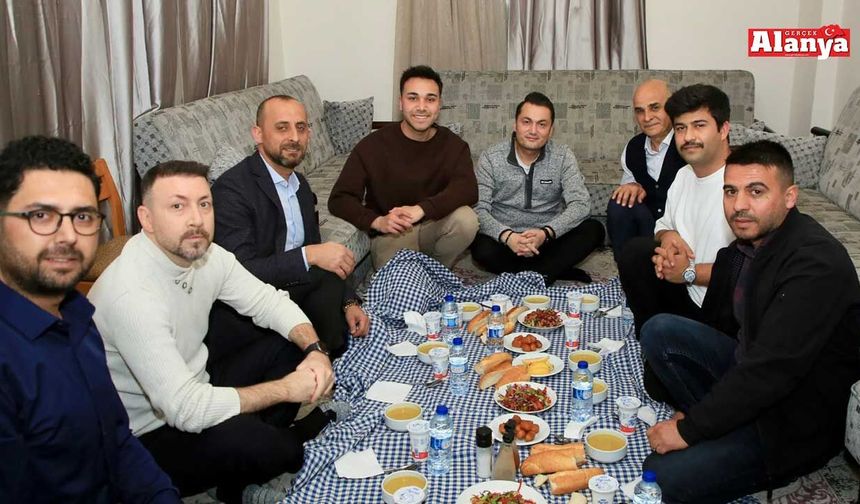 Kaymakam Öztürk üniversitelilerin iftar sofrasına konuk oldu