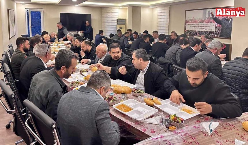MHP mahalle başkanlarıyla iftarda buluştu