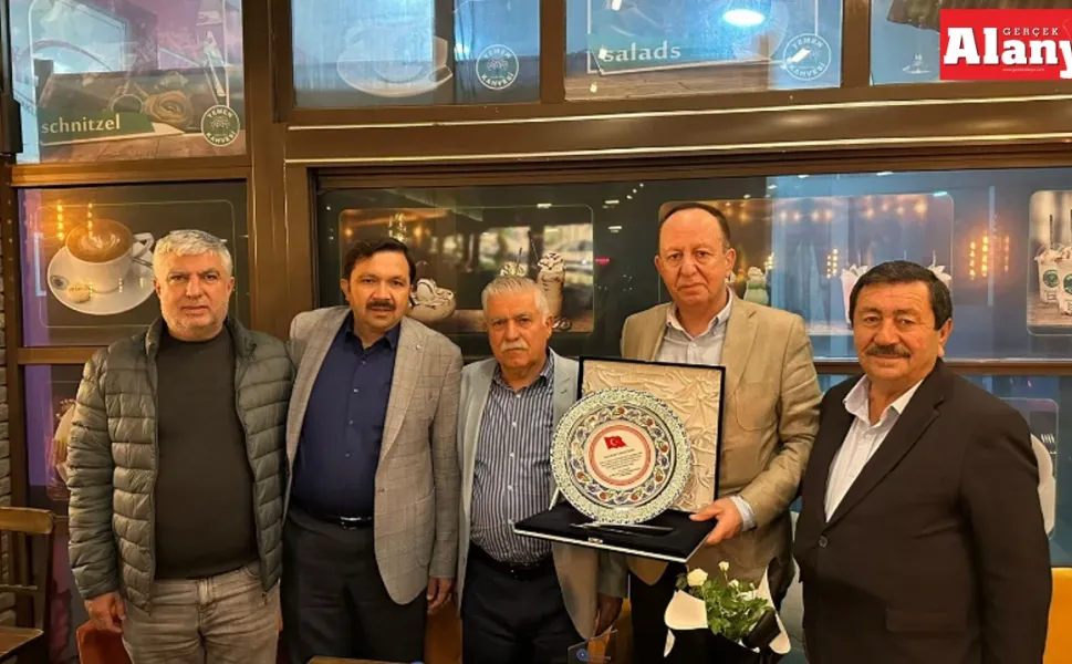 Hal Müdürü Parlayüksel plaket ile mesleğe veda etti