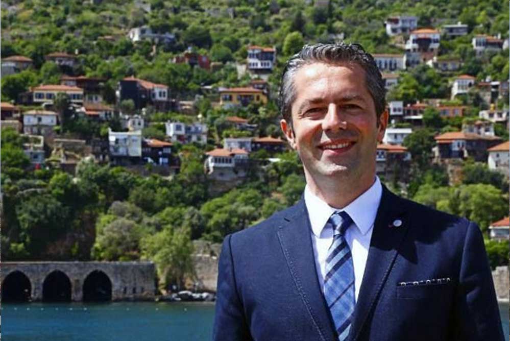 M U S T A F A K Ü Ç Ü K E R