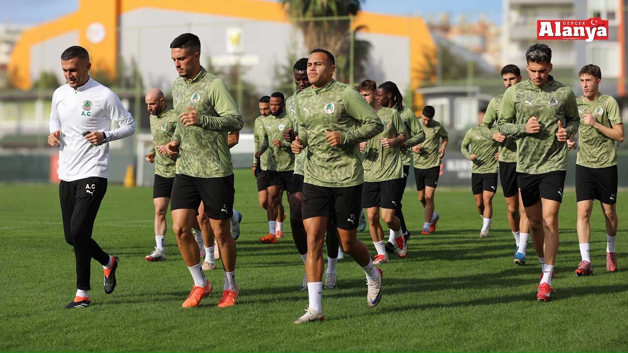 Alanyaspor İkinci Yarı İçin Sahaya İniyor