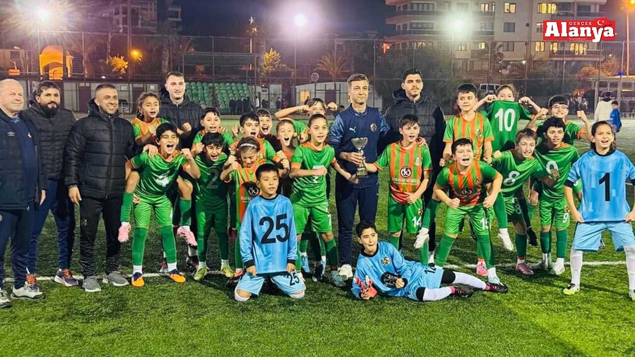 Alanyaspor U12 bölge şampiyonu oldu